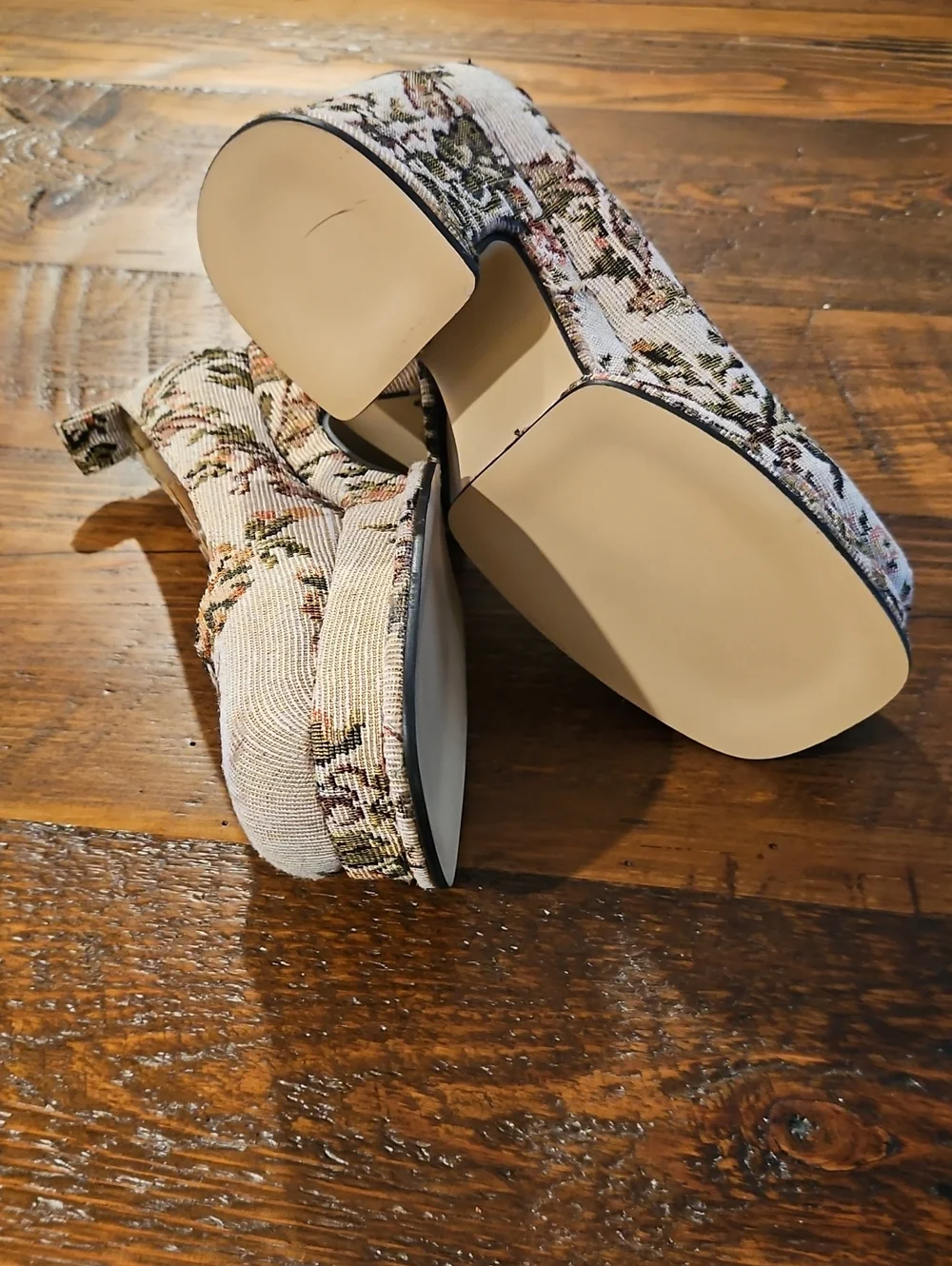 Nwob Tapestry Floral Platform Heels in Cream & Brown Like New